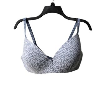 Victoria's Secret Patterned T Shirt Lightly Lined Wireless Convertible Bra 38DD